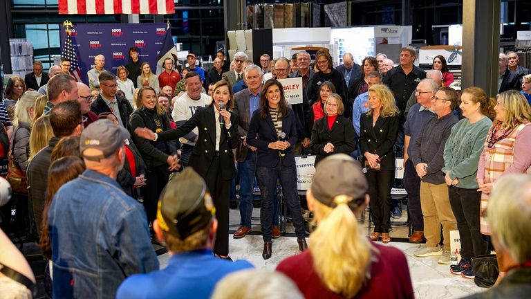 نيكي هايلي المرشحة في الانتخابات التمهيدية للرئاسة الأمريكية بالحزب الجمهوري