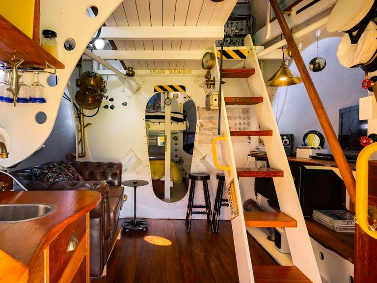 الغواصة الصفراء