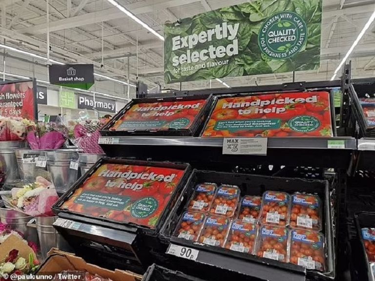 متجر للخضراوات في بريطانيا- أرشيفية