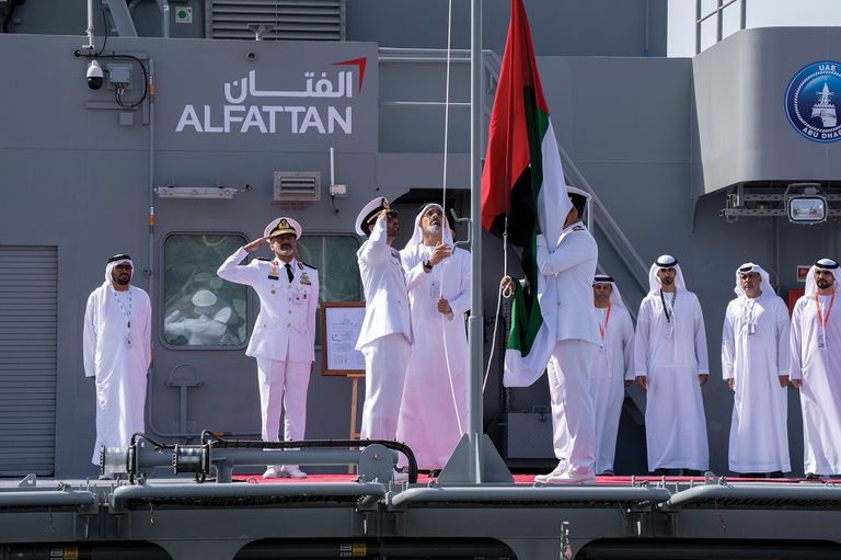 الشيخ خالد بن محمد بن زايد يدشّن سفينة "طنب الكبرى" التابعة للقوات البحرية الإماراتية - وام