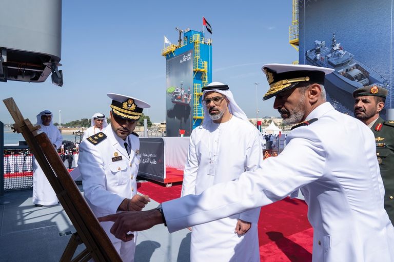 الشيخ خالد بن محمد بن زايد يدشّن سفينة "طنب الكبرى" التابعة للقوات البحرية الإماراتية - وام