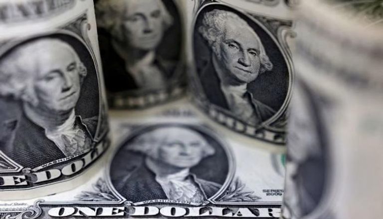 عملات من الدولار الأمريكي - رويترز