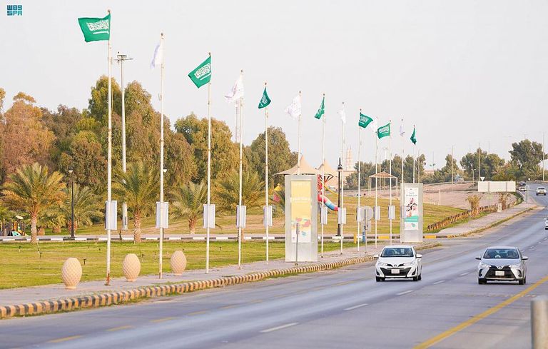 الميادين والشوارع السعودية تتزين بشعارات يوم التأسيس