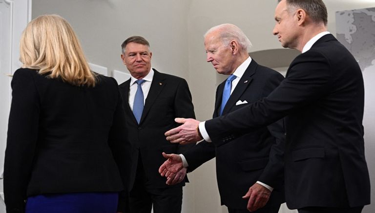 جانب من اجتماع بايدن مع زعماء مجموعة بوخارست - أ ف ب