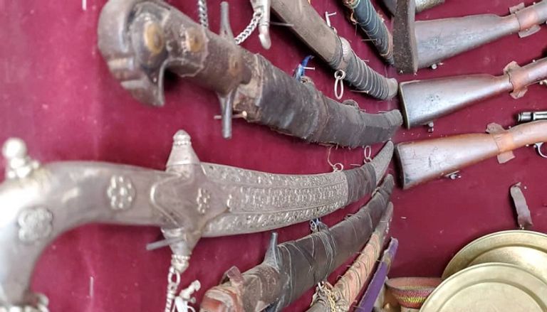 عبدالله العريفي داخل متجره في تعز