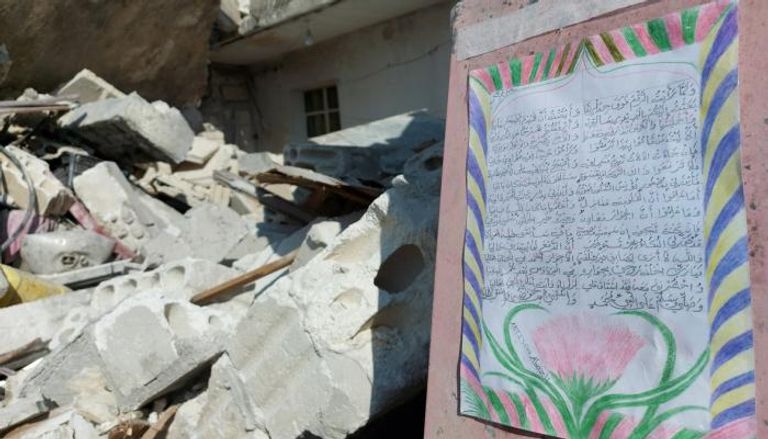 أبيات مؤثرة على جدران منزل منهار في سوريا