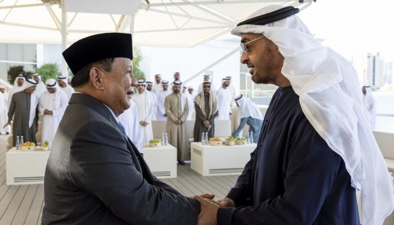 الشيخ محمد بن زايد آل نهيان رئيس دولة الإمارات العربية المتحدة مع وزير الدفاع الإندونيسي
