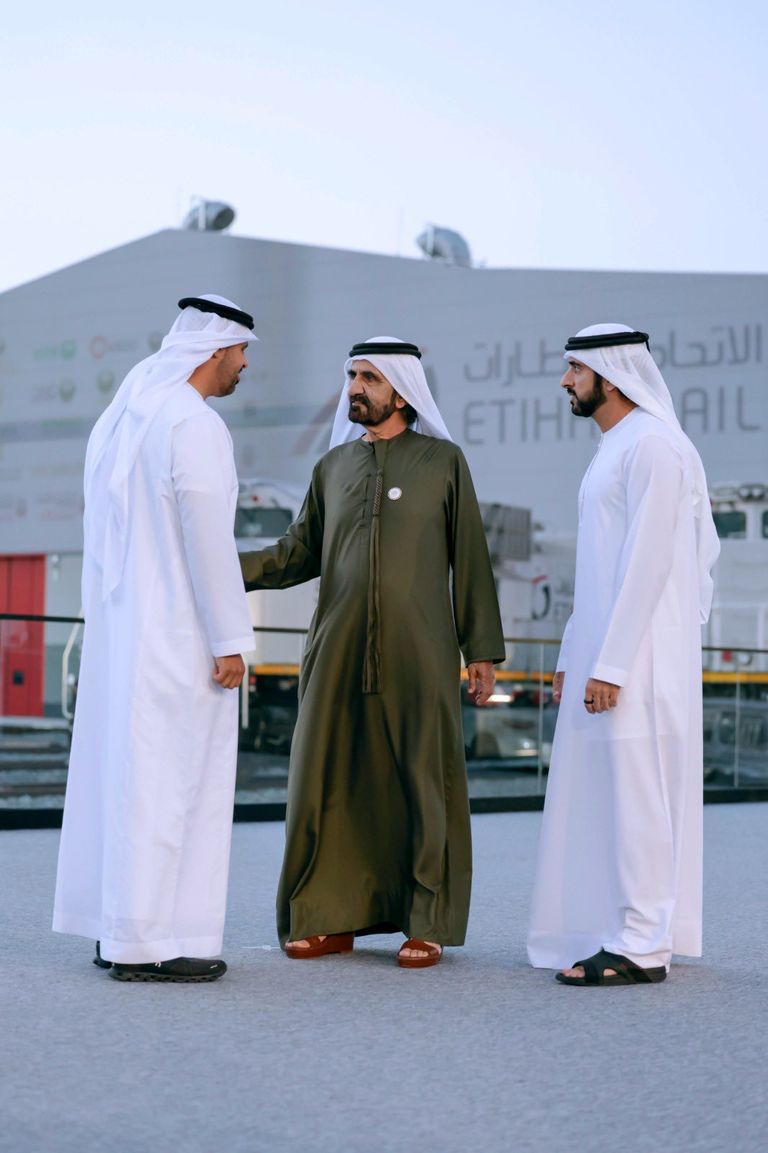 الشيخ محمد بن راشد آل مكتوم أثناء تدشين شبكة السكك الحديدية الوطنية
