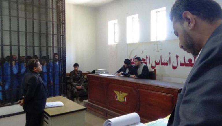 جانب من محاكمة الحوثيين للمعتقلين في المحكمة الجزائية المتخصصة