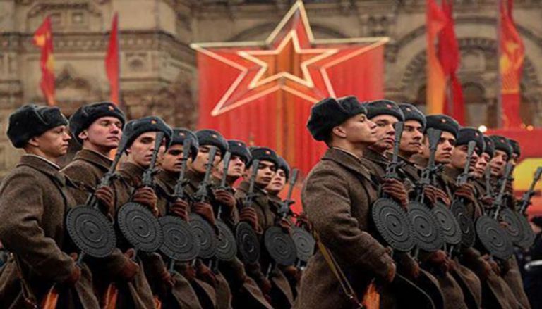 مقاتلون في الجيش الأحمر 