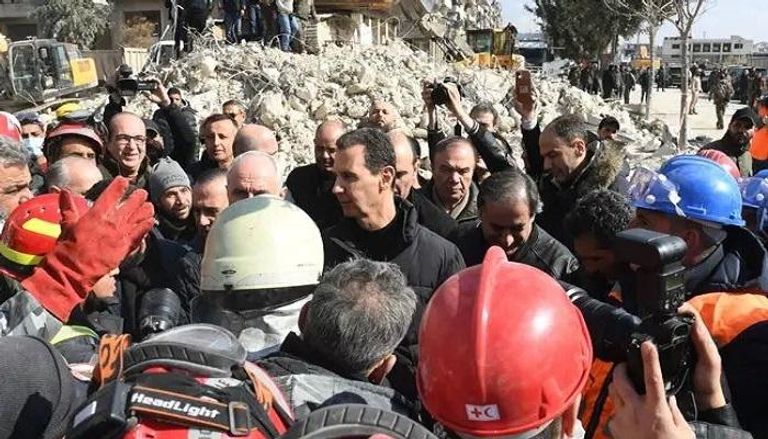 الرئيس السوري خلال تفقد المناطق التي ضربها الزلزال