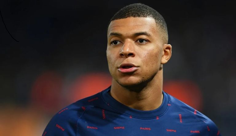 كيليان مبابي حمزة إكمان لاعب الجيش الملكي المغربي