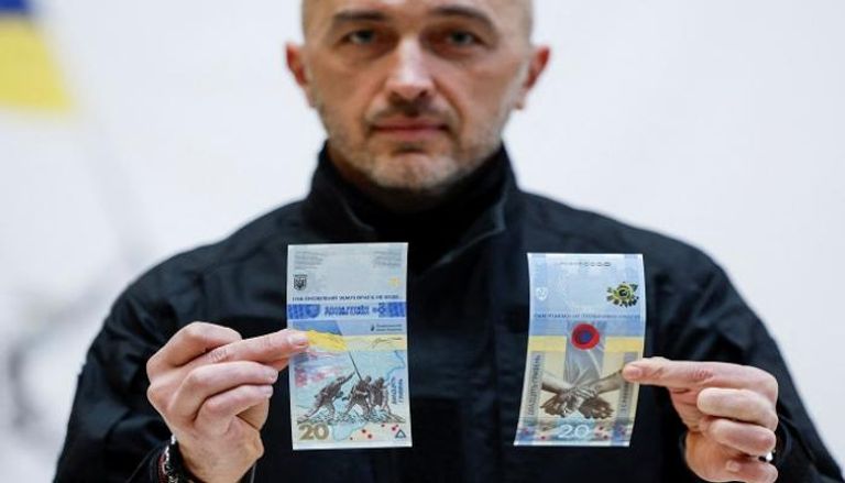 أوكرانيا تكشف النقاب عن ورقة نقدية جديدة في ذكرى الحرب - رويترز