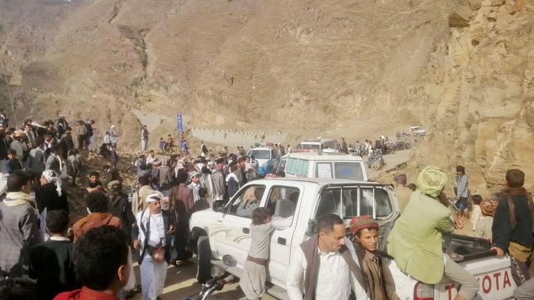 عشرات المواطنين هرعوا إلى موقع الحادث