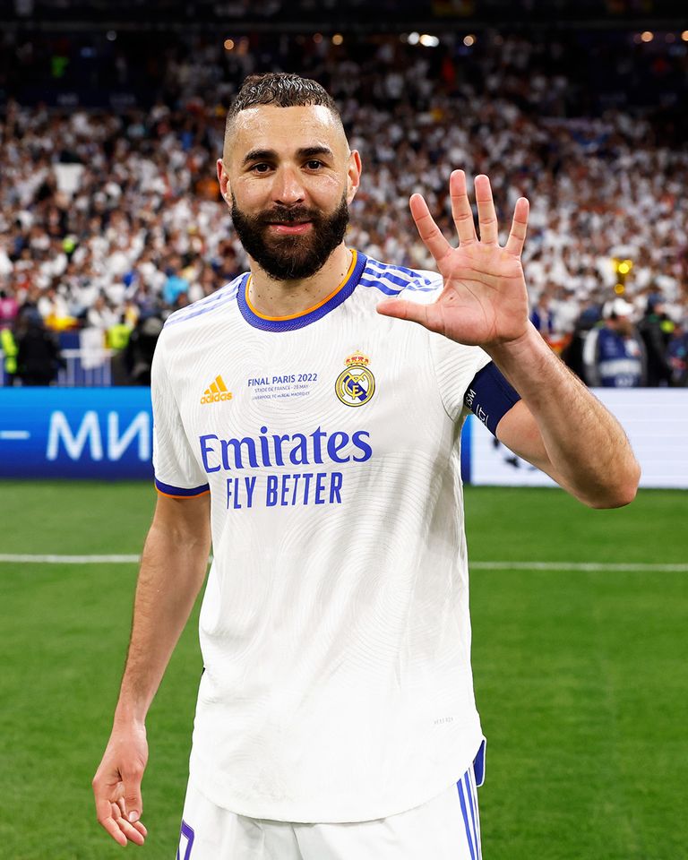 احتفال بنزيما بخماسية دوري الأبطال كريم بنزيما أمام ليفربول