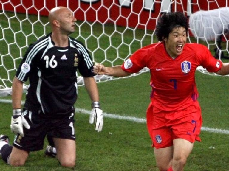 جي سونج يحتفل بهز شباك فرنسا بارك جي سونج ودوري أبطال أوروبا