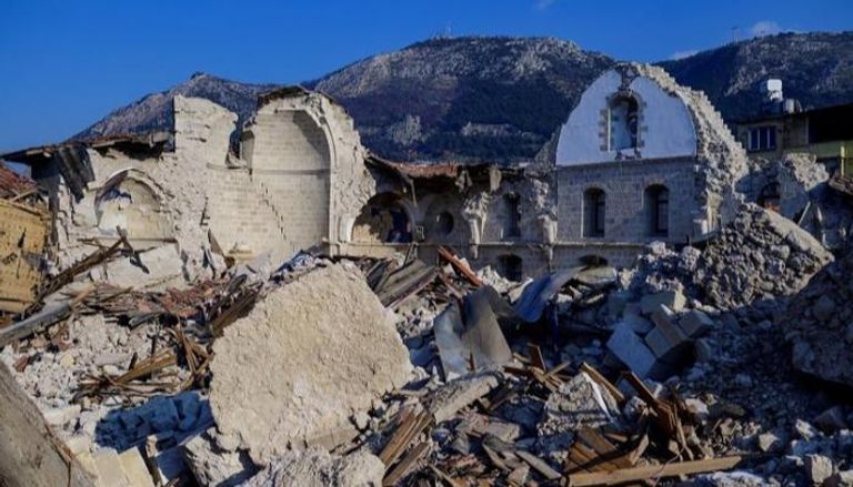 جانب من آثار الزلزال المدمر 