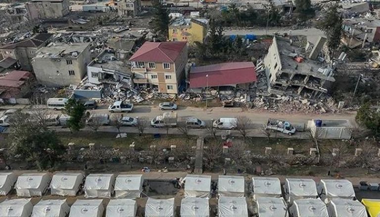 جانب من آثار الزلزال المدمر 