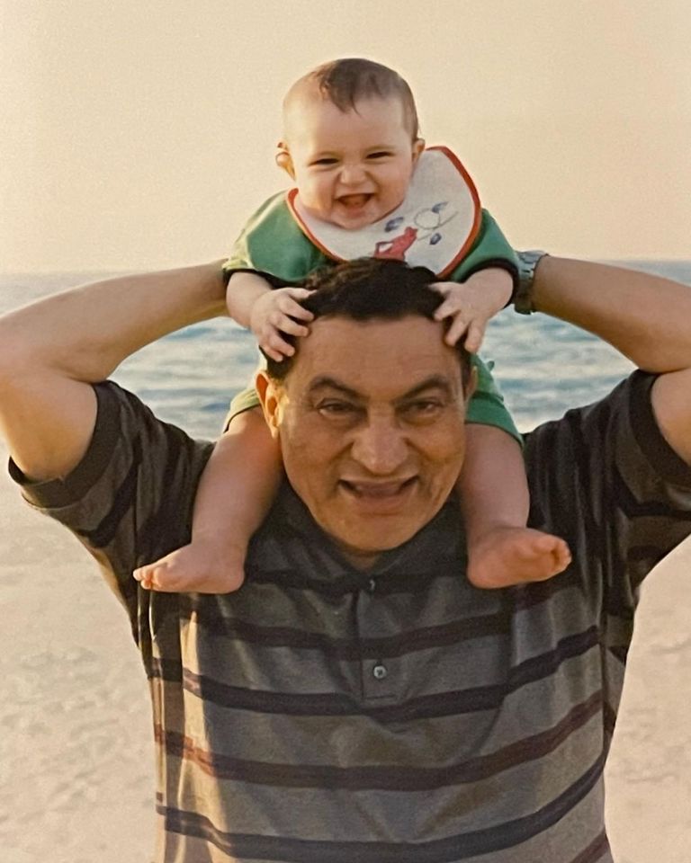 الرئيس المصري الأسبق حسني مبارك برفقة حفيده عمر - أرشيفية