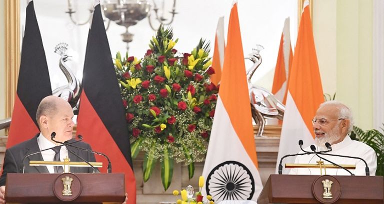 شولتز  مع رئيس الوزراء الهندي ناريندرا مودي