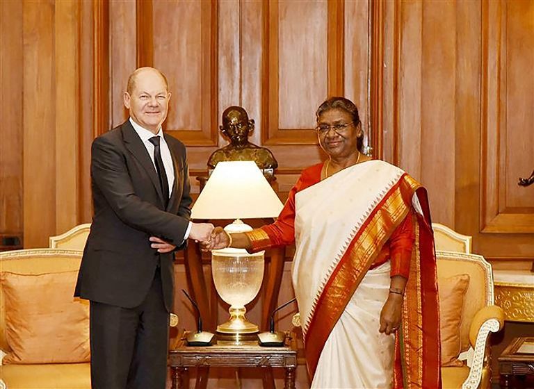 شولتز مع رئيسة الهند دروبادي مورمو جانب من لقاء شولتز ومودي