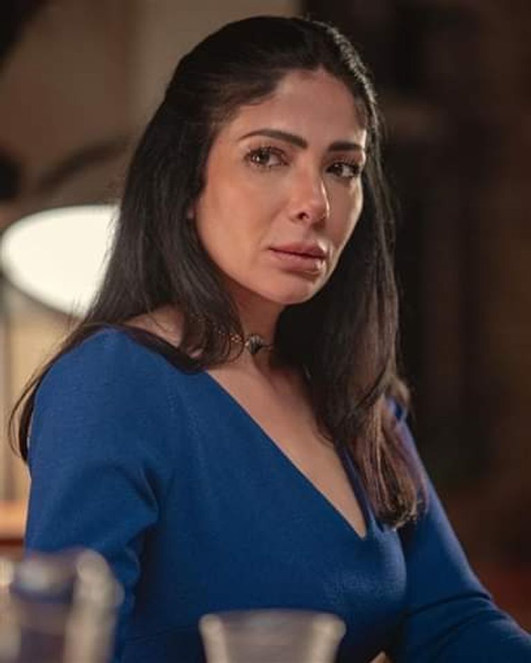 انتقادات للفنانة منى زكي بسبب ظهورها بالحجاب