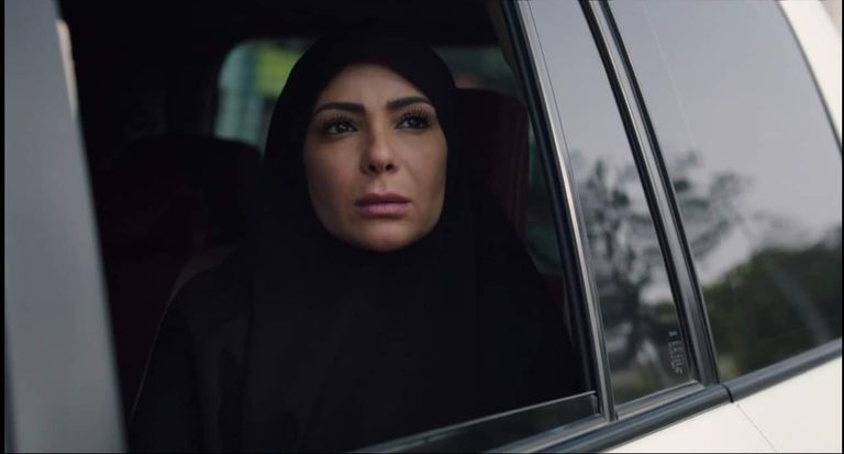 انتقادات للفنانة منى زكي بسبب ظهورها بالحجاب