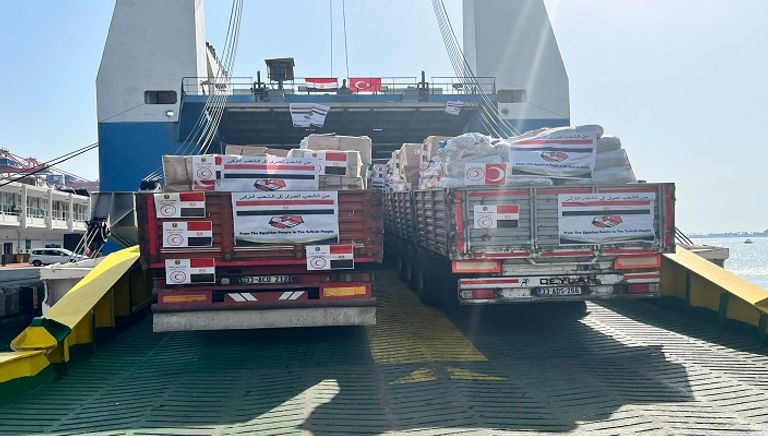 وزيرا خارجية مصر وتركيا خلال جولة في أماكن منكوبة من الزلزال