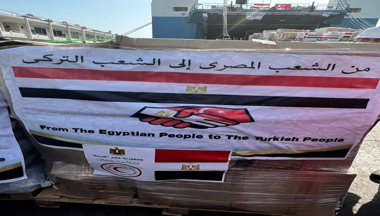 وزيرا خارجية مصر وتركيا خلال جولة في أماكن منكوبة من الزلزال