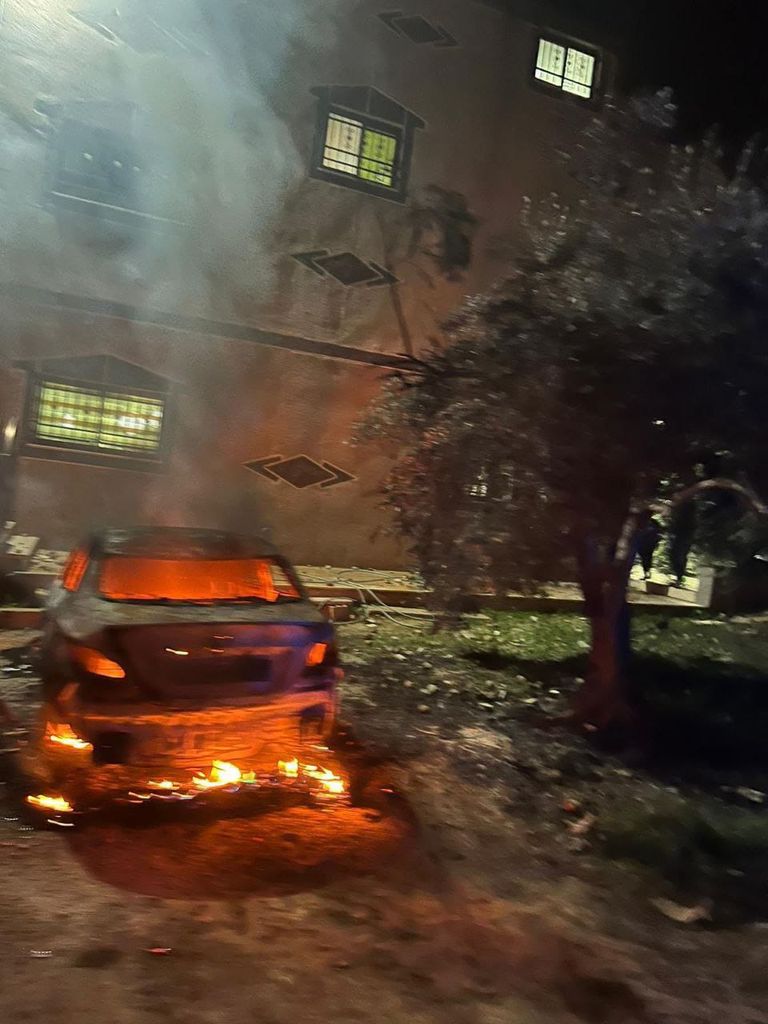 سيارات ومنازل تحترق في الضفة الغربية