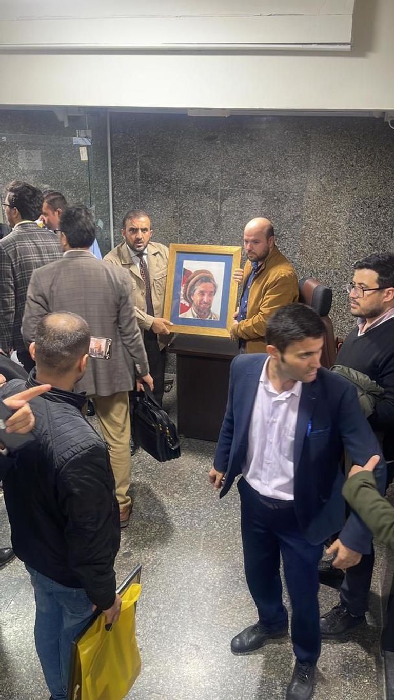 طالبان تتسلم رسميا مقر السفارة الأفغانية في إيران