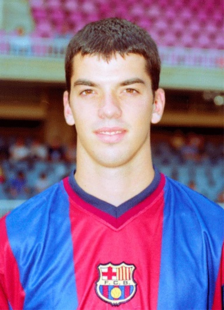 إيبان كوادرادو لاعب برشلونة السابق قميص نادي برشلونة