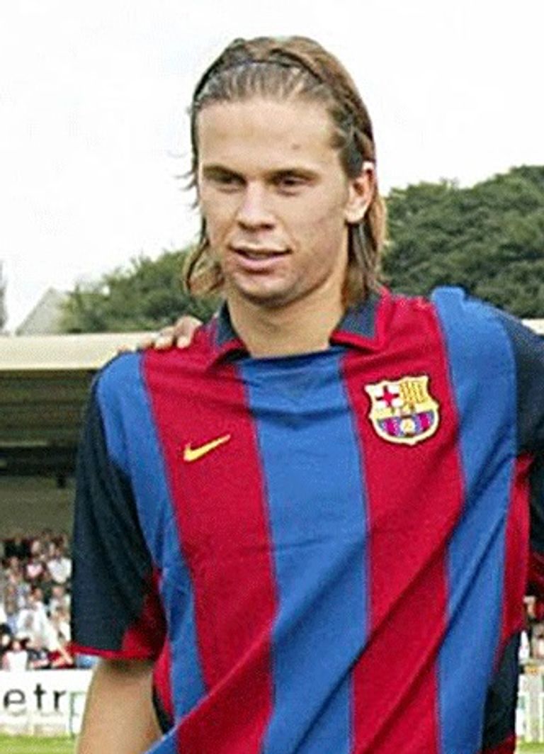 ديفيد سانشيز لاعب برشلونة السابق قميص نادي برشلونة