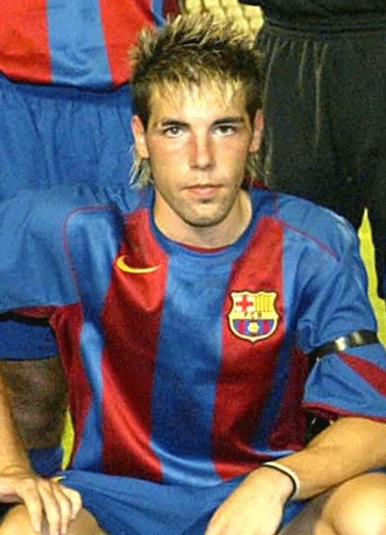 كريستيان هيدالجو لاعب برشلونة السابق قميص نادي برشلونة