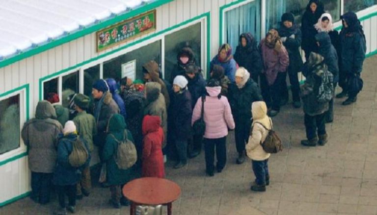 الكوريون الشماليون يتجمعون لشراء البطاطا الحلوة والكستناء