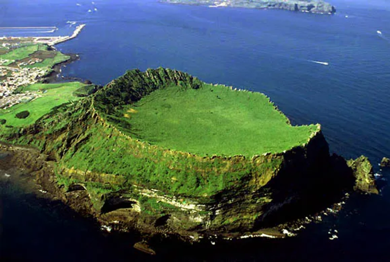  السياحة في جزيرة جيجو.. 5 روائع طبيعية ساحرة وتكلفة زيارتها 143-114205-places-tourism-jeju-island-10