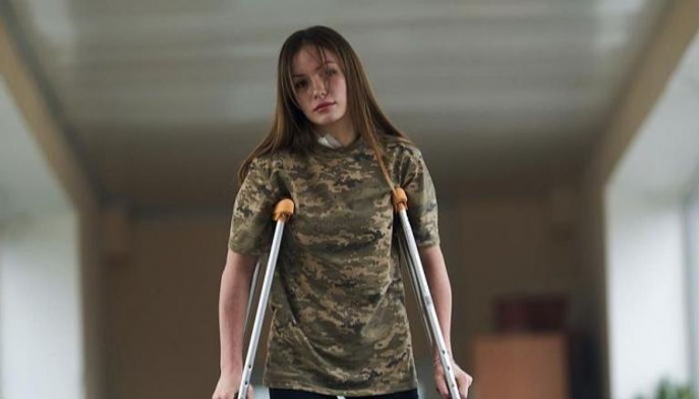 الجندية الأوكرانية روسلانا بعد فقدان إحدى ساقيها