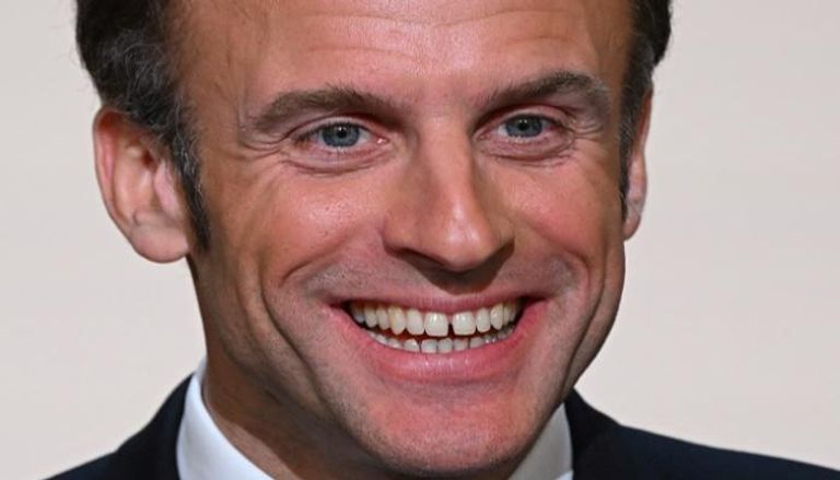 ابتسامة عريضة تعلو وجه الرئيس الفرنسي إيمانويل ماكرون - الفرنسية