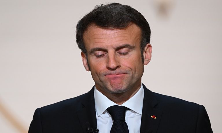 ابتسامة عريضة تعلو وجه الرئيس الفرنسي إيمانويل ماكرون - الفرنسية