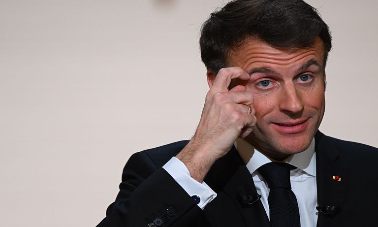 ابتسامة عريضة تعلو وجه الرئيس الفرنسي إيمانويل ماكرون - الفرنسية
