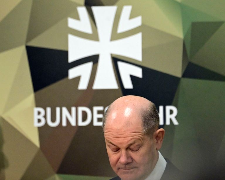 ابتسامة عريضة تعلو وجه الرئيس الفرنسي إيمانويل ماكرون - الفرنسية