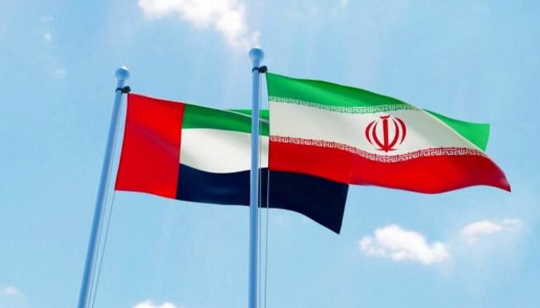 علما دولة الإمارات وإيران- أرشيفية