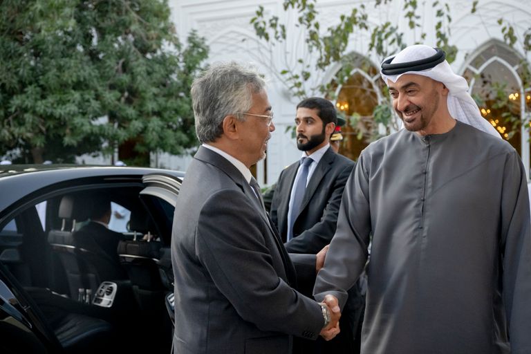 الشيخ محمد بن زايد آل نهيان يستقبل ملك ماليزيا 