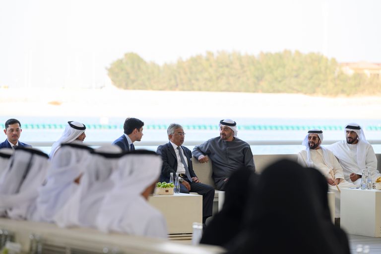 الشيخ محمد بن زايد آل نهيان يستقبل ملك ماليزيا 