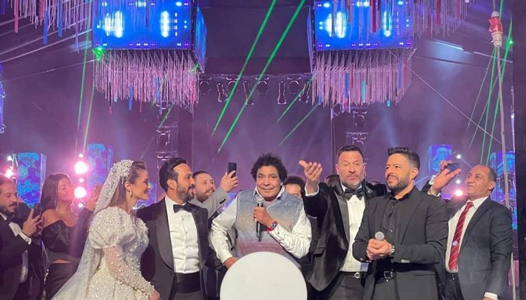 عمرو دياب وتامر حسني خلال حفل زفاف أحمد عصام