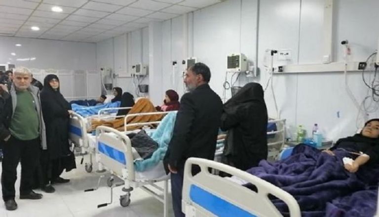 طالبات أصبن بالتسمم داخل أحد المستشفيات بإيران
