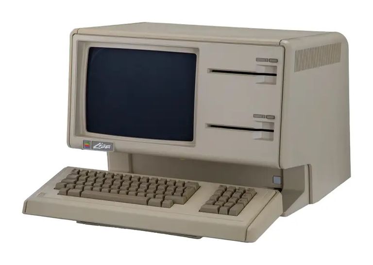 جهاز من طراز Lisa I Computer طرحته أبل في عام 1983 المزاد سيضم مجموعة من أندر أجهزة أبل