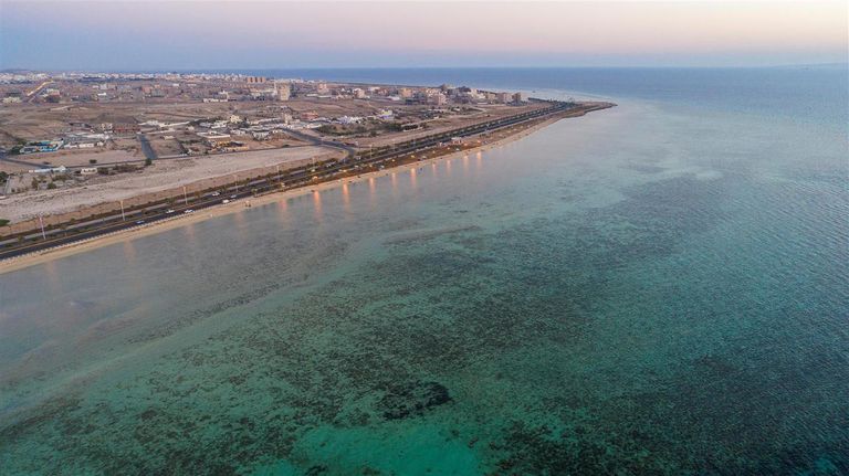 شاطئ الدقم أحد أفضل شواطئ أملج أفضل شواطئ أملج…4 مفاجآت في مالديف السعودية