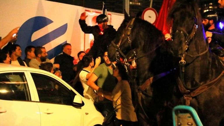 سارة برفقة نتنياهو بعد عودتها للمنزل