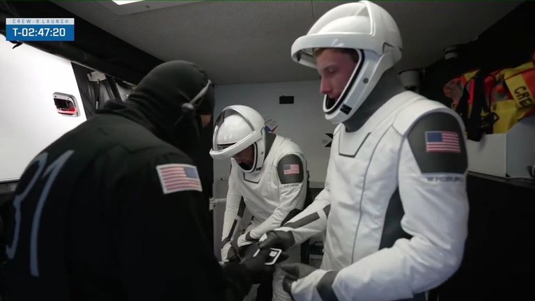 رائد الفضاء الإماراتي سلطان النيادي من موقع إطلاق مهمة